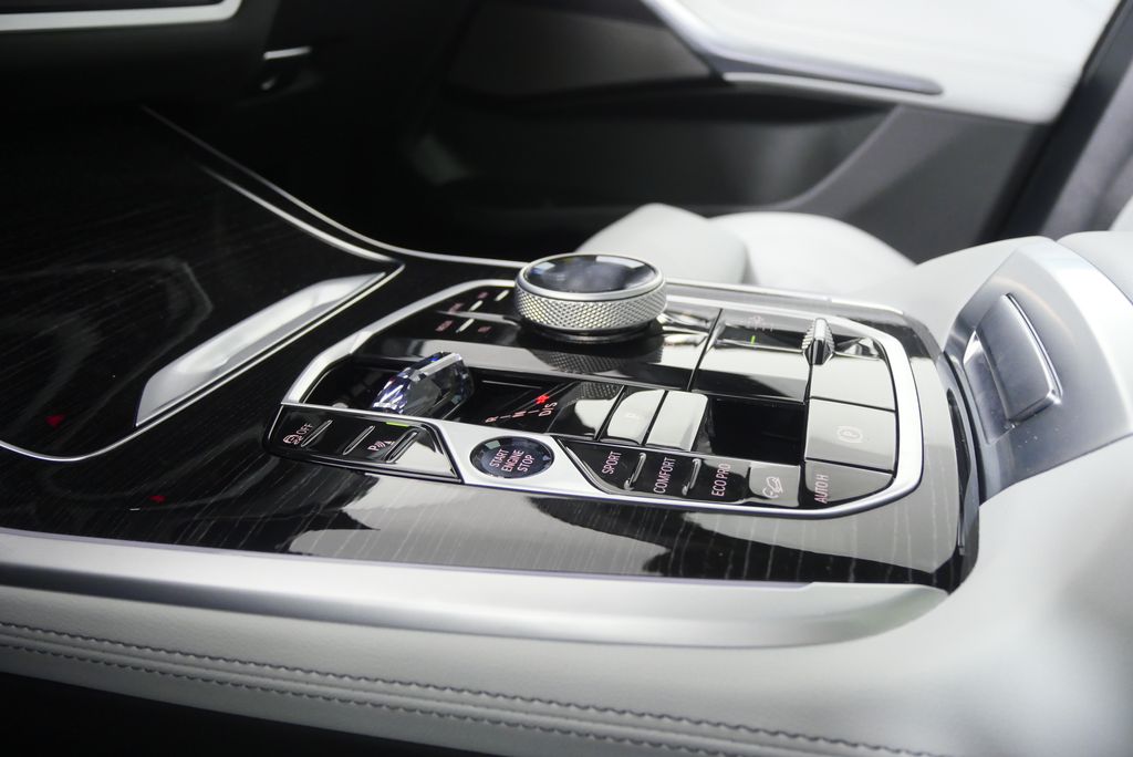 Thumbnail: 2026 BMW X7 - 23