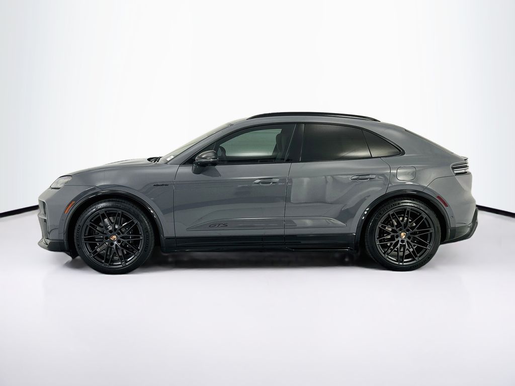 Thumbnail: 2026 Porsche Macan - 2