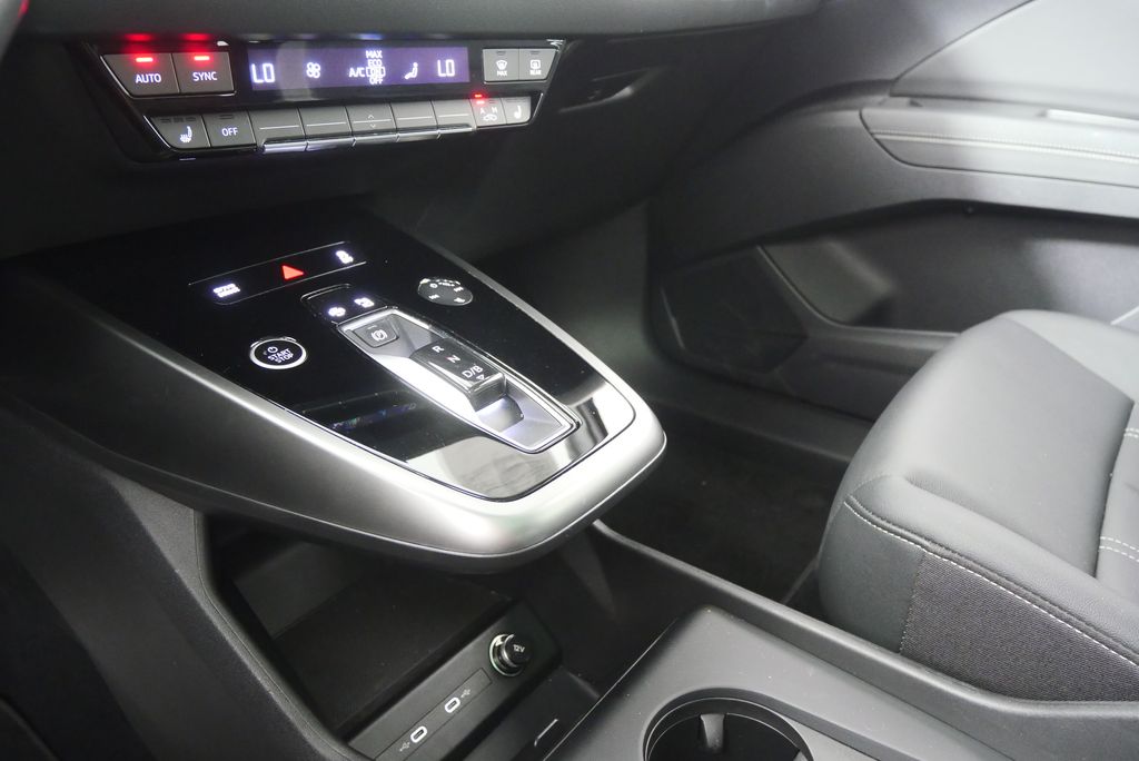 Thumbnail: 2022 Audi Q4 e-tron - 27