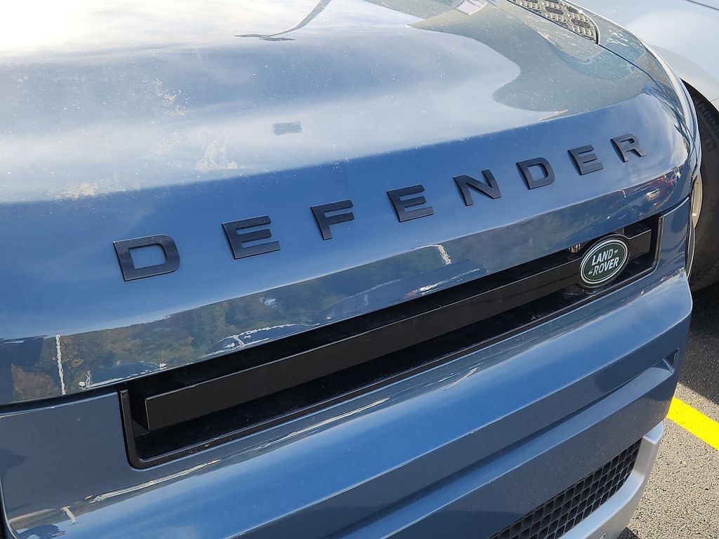 Thumbnail: 2025 Land Rover Defender - 4