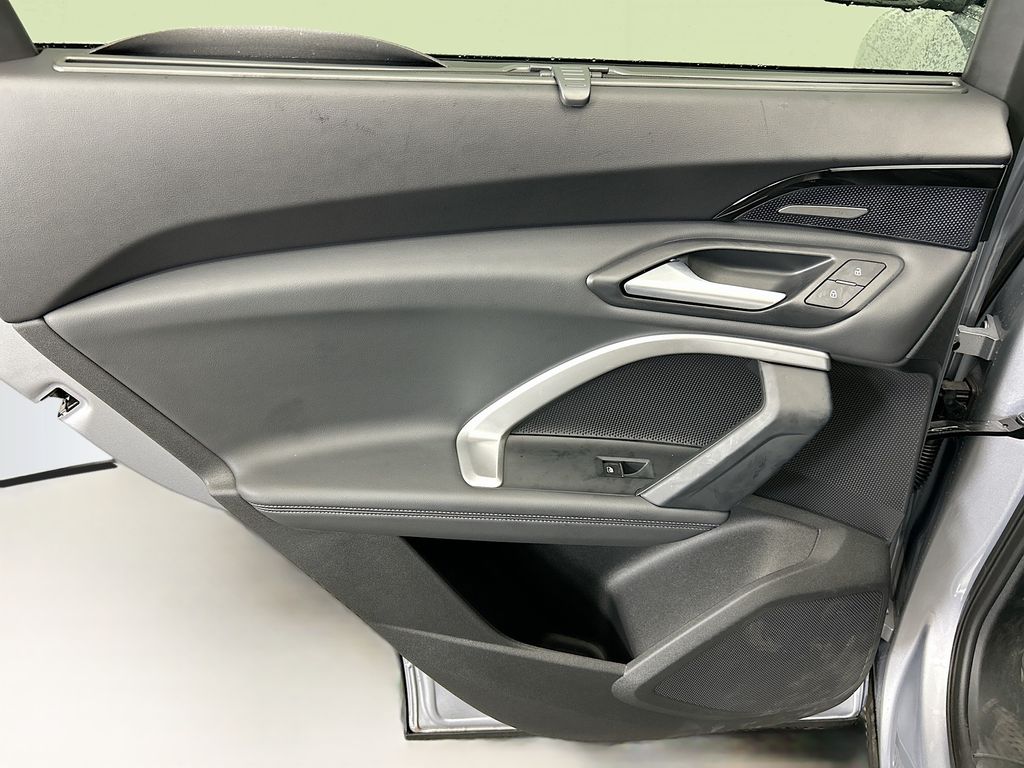 Thumbnail: 2025 Audi Q5 - 25