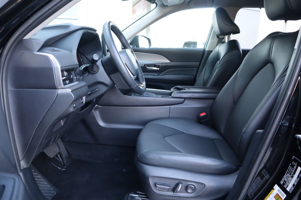 Thumbnail: 2025 Toyota Grand Highlander - 18