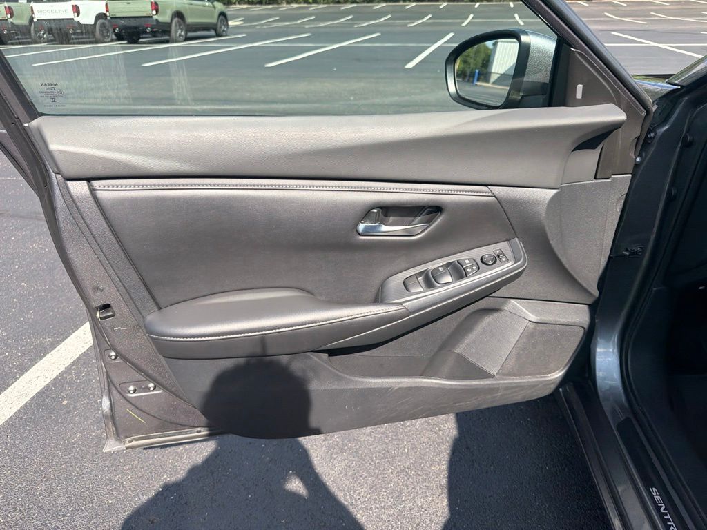 Thumbnail: 2022 Nissan Sentra - 17