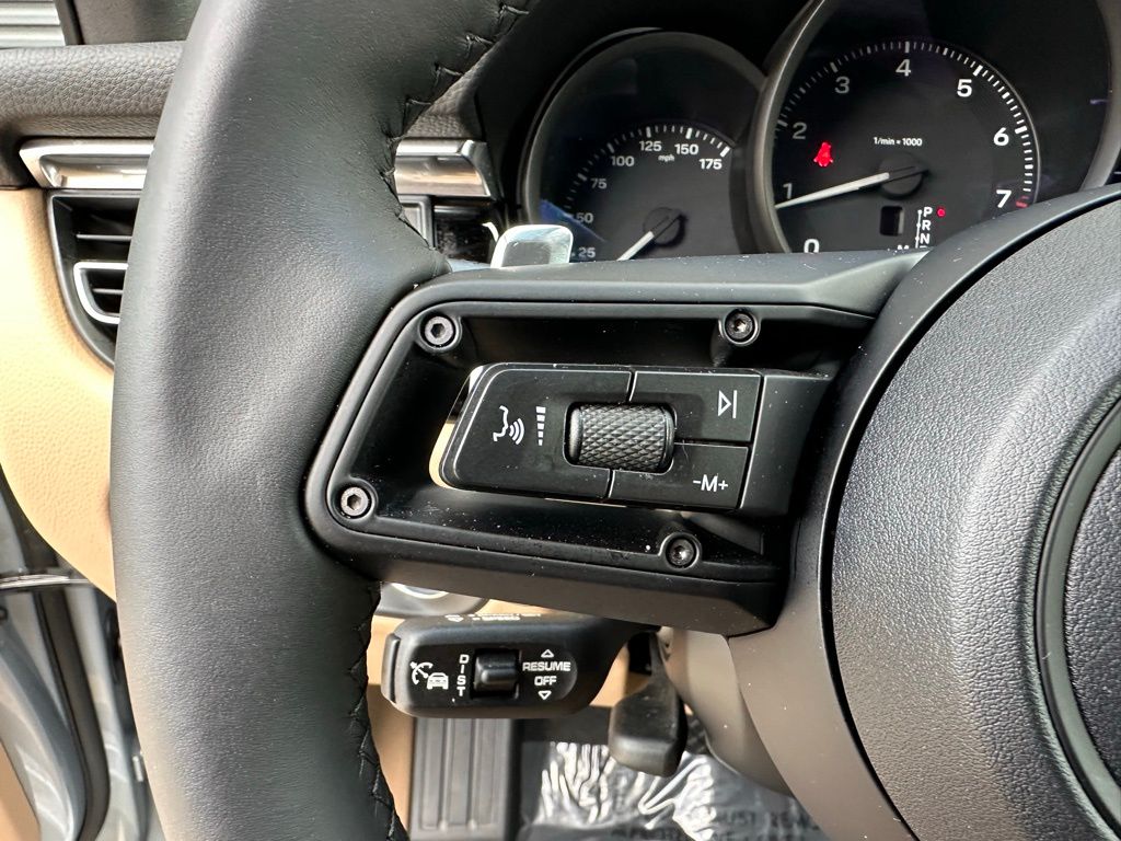 Thumbnail: 2026 Porsche Macan - 18