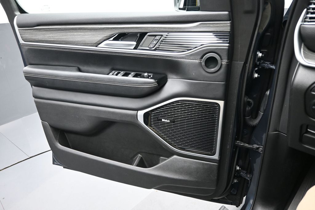 2023 Jeep Wagoneer L Series III 4x4