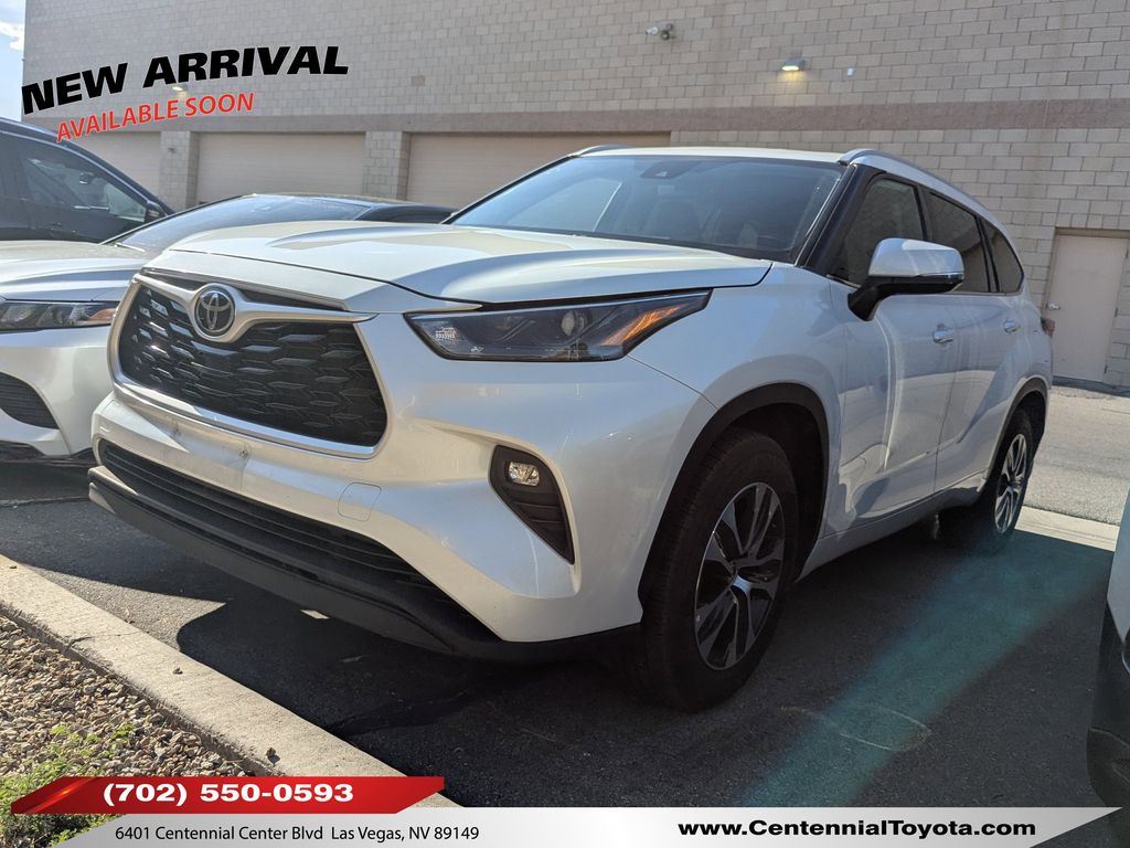 2022 Toyota Highlander XLE 4x2 V6's photo