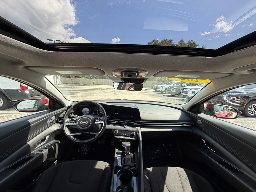 Used 2025 Hyundai Elantra Sedan