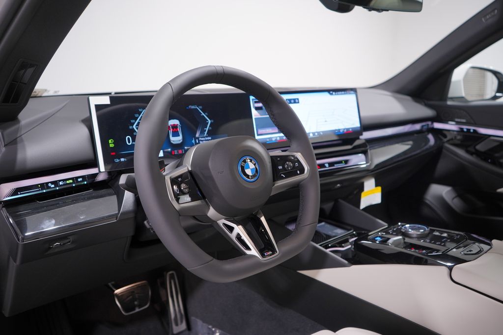 Thumbnail: 2026 BMW i5 - 6