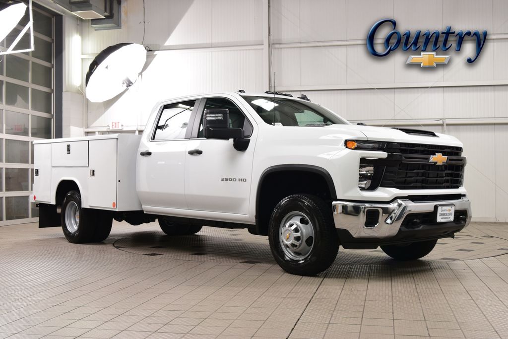 Summit White 2026 Chevrolet Silverado 3500HD Chassis Pickup Truck Four-Wheel Drive Automatic