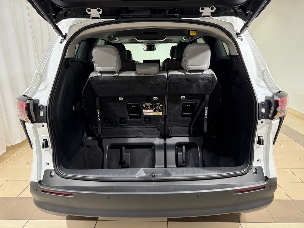 Thumbnail: 2026 Toyota Sienna - 11