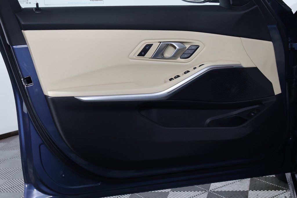 Thumbnail: 2026 BMW 3 Series - 12