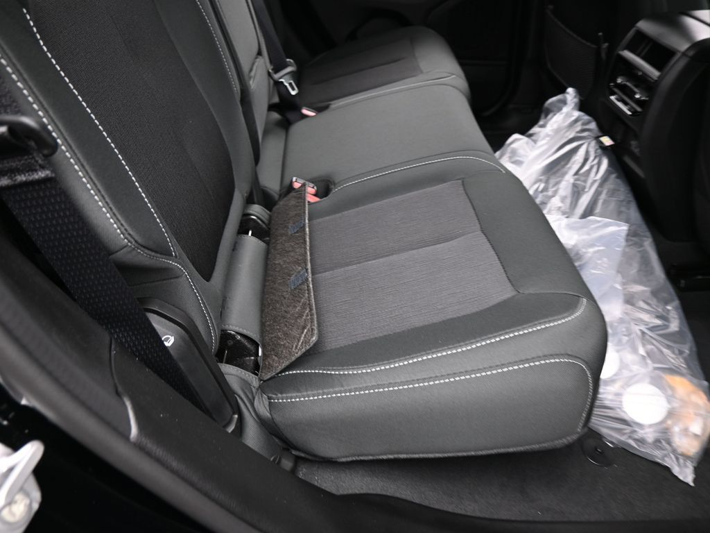 New 2026 Diamond Black Crystal Pearlcoat Jeep Laredo X image 37