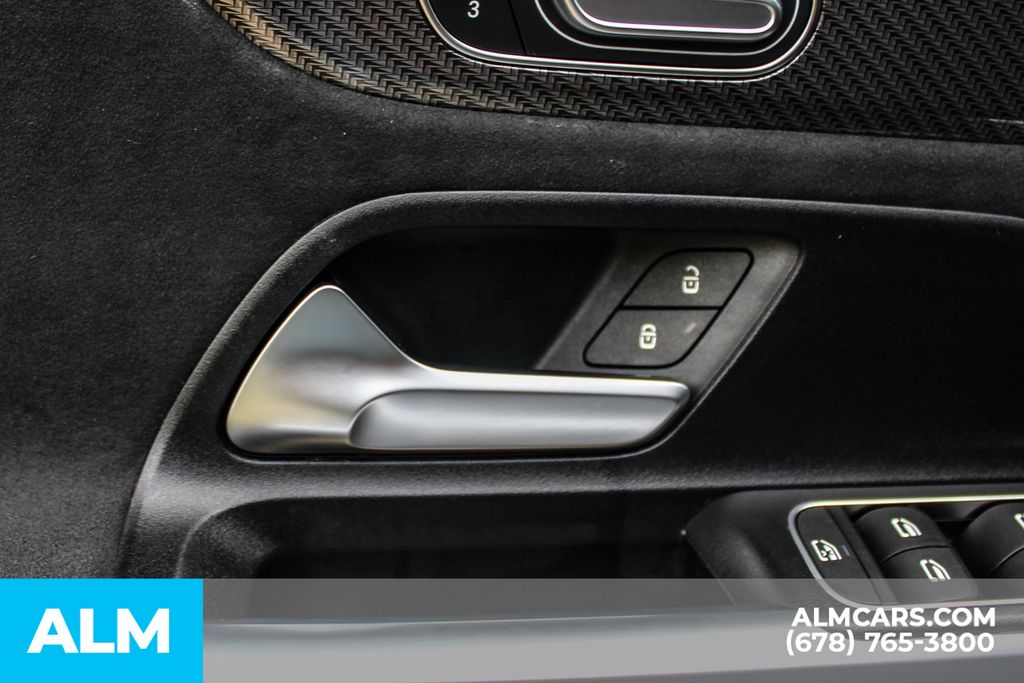 Used 2025 Black Mercedes-Benz GLB 250 image 38