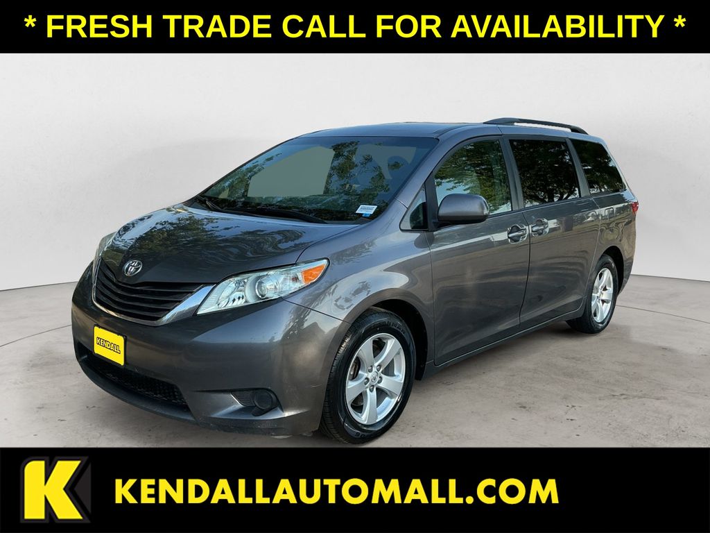 2016 Toyota Sienna XLE 7-Passenger Auto Access Seat