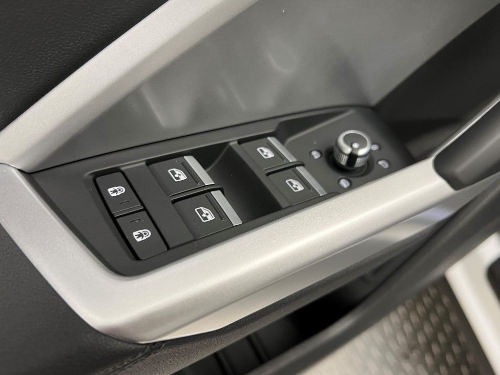 Thumbnail: 2025 Audi Q3 - 29