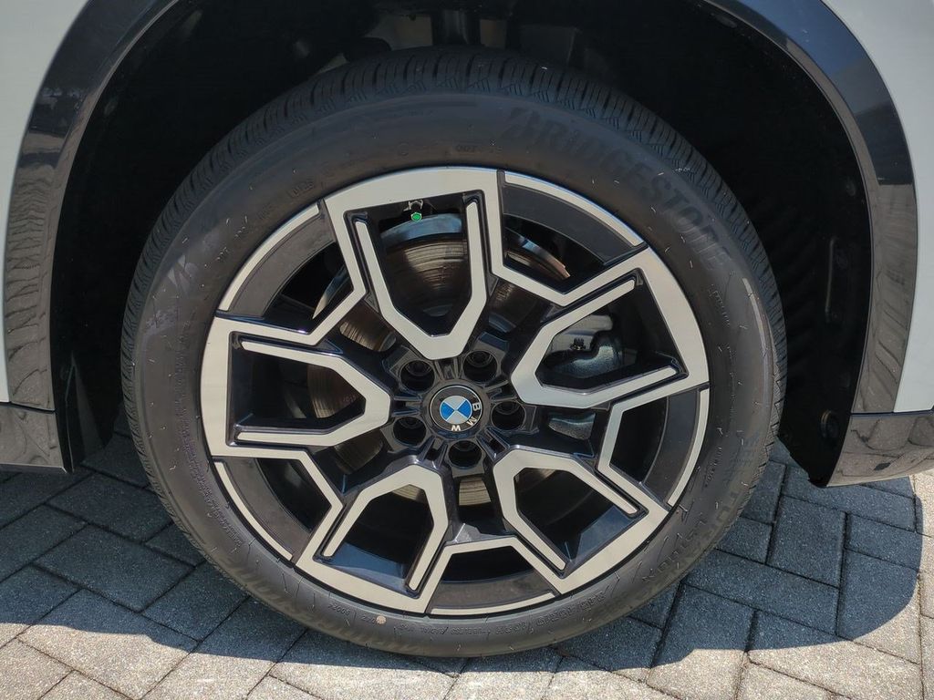 New 2026 White BMW xDrive28i image 11