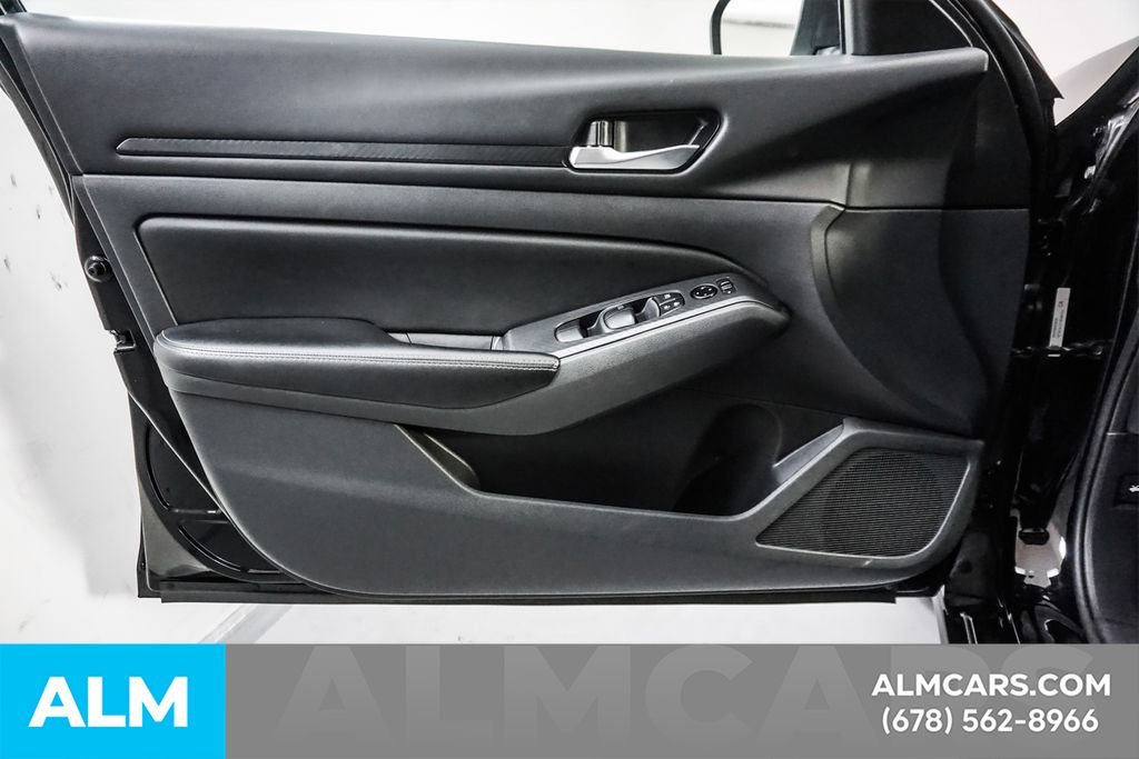 Used 2025 Black Nissan 2.5 SV image 45