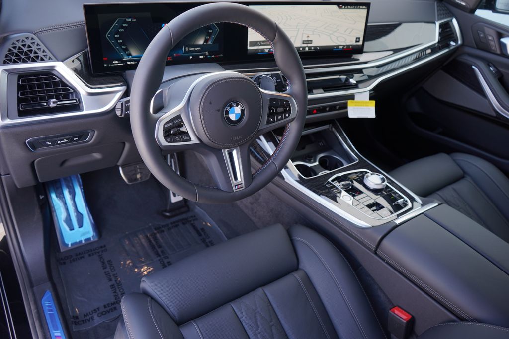 2025 BMW X7 M60i 12