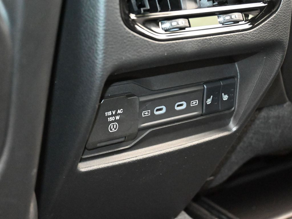 New 2026 Diamond Black Crystal Pearlcoat Jeep Limited image 31