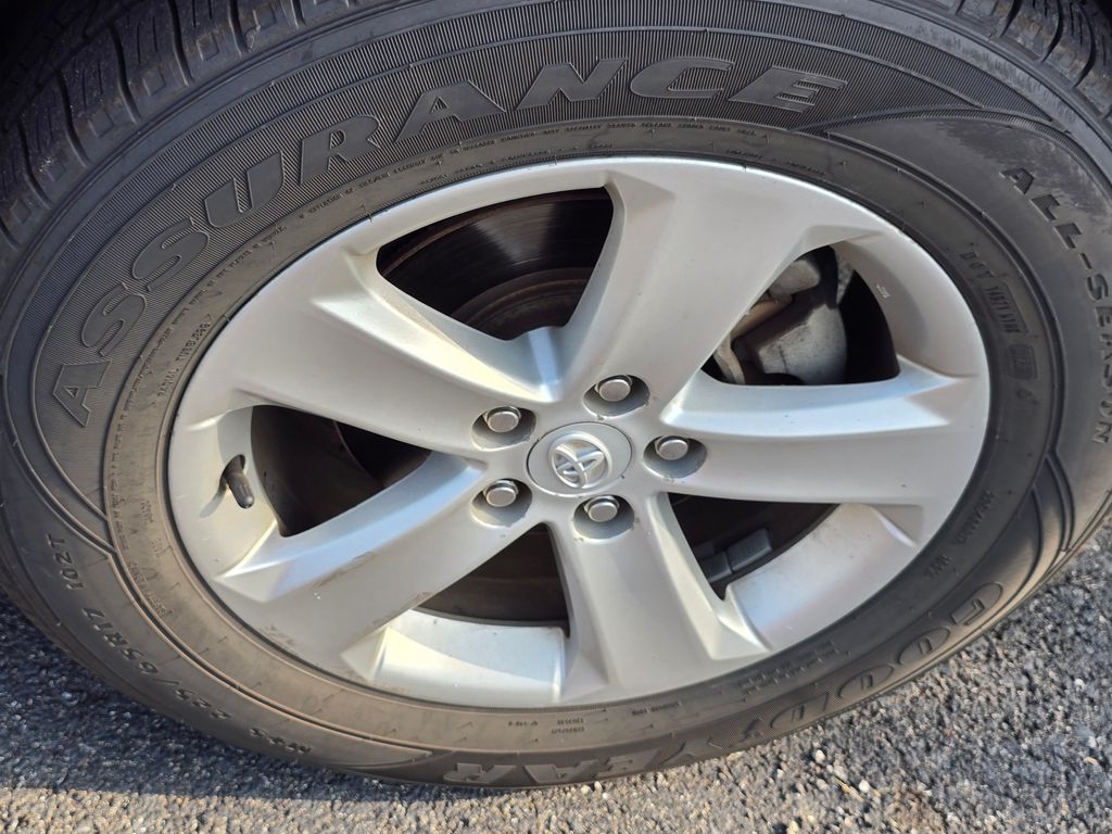 Used 2013 Red Toyota XLE image 18