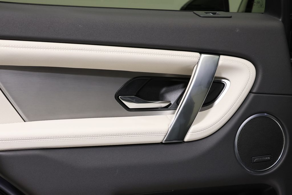 Thumbnail: 2026 Land Rover Discovery Sport - 31