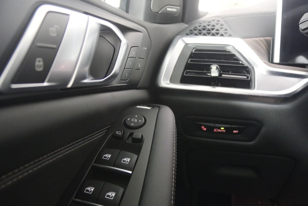 Thumbnail: 2026 BMW X5 - 19