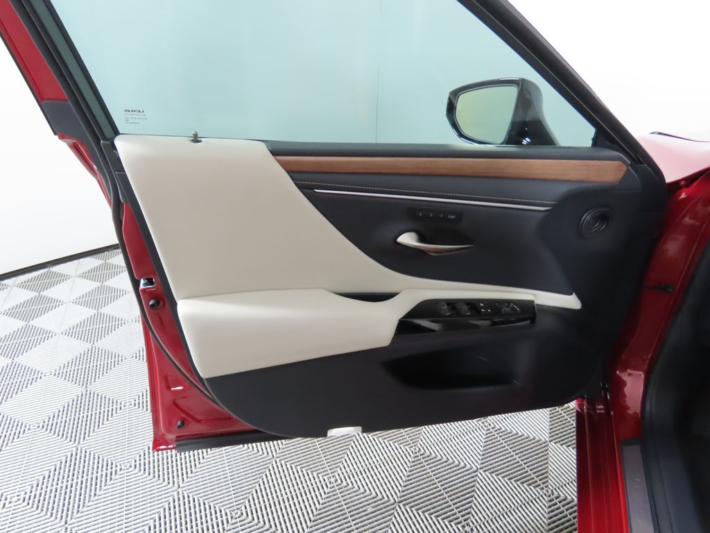 Thumbnail: 2025 Lexus ES - 24