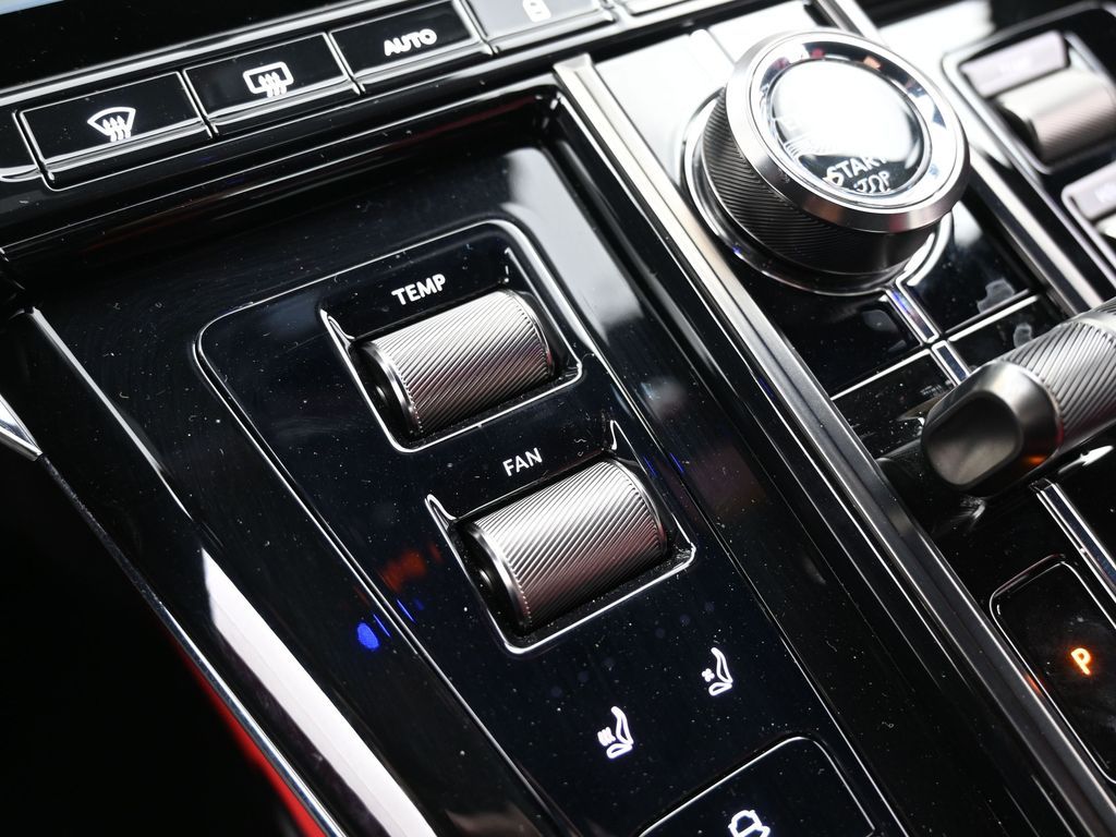 Used 2025 Lunar White Aston Martin Base image 37