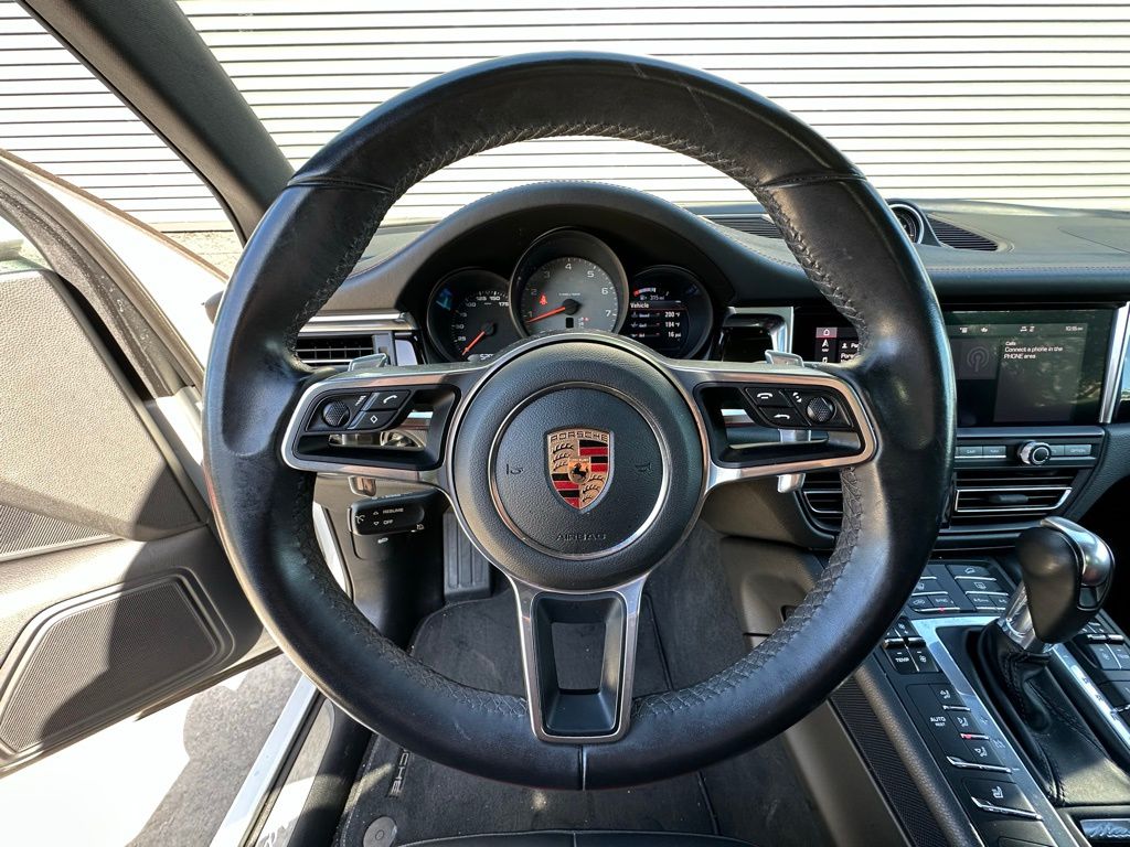Thumbnail: 2020 Porsche Macan - 15