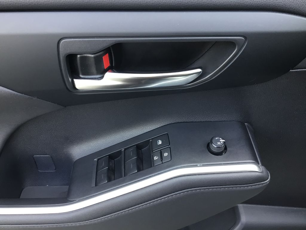 Thumbnail: 2024 Toyota Highlander - 20