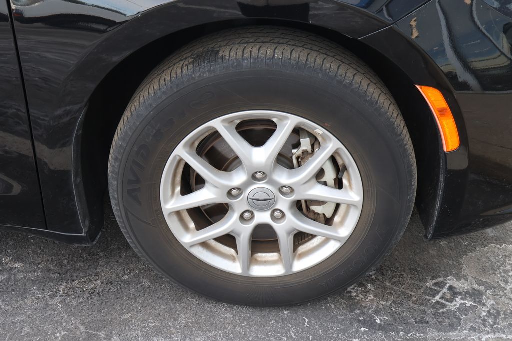 Thumbnail: 2024 Chrysler Pacifica - 5