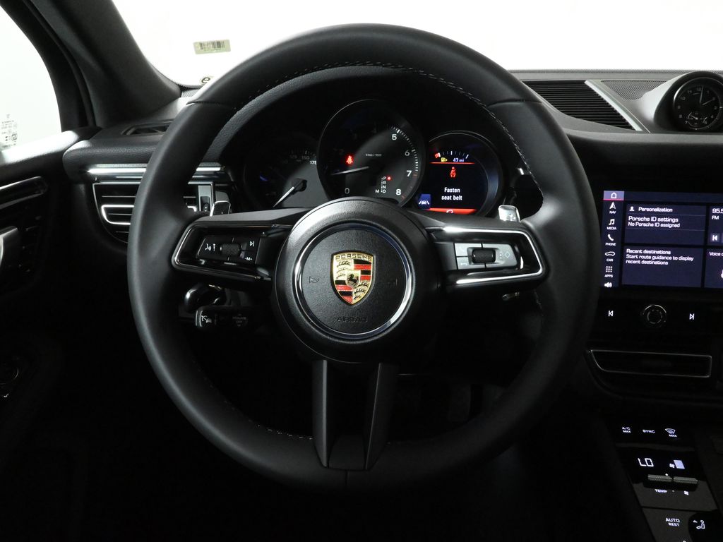 Thumbnail: 2025 Porsche Macan - 18