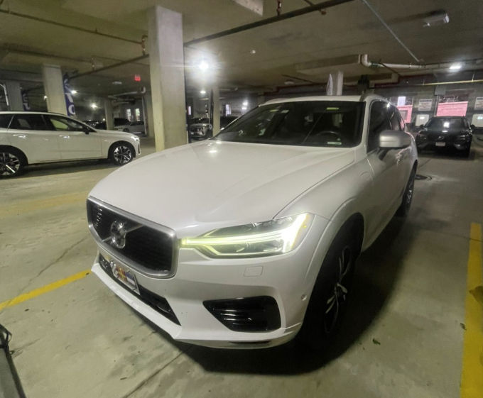 2018 Volvo XC60 Hybrid T8 R-Design