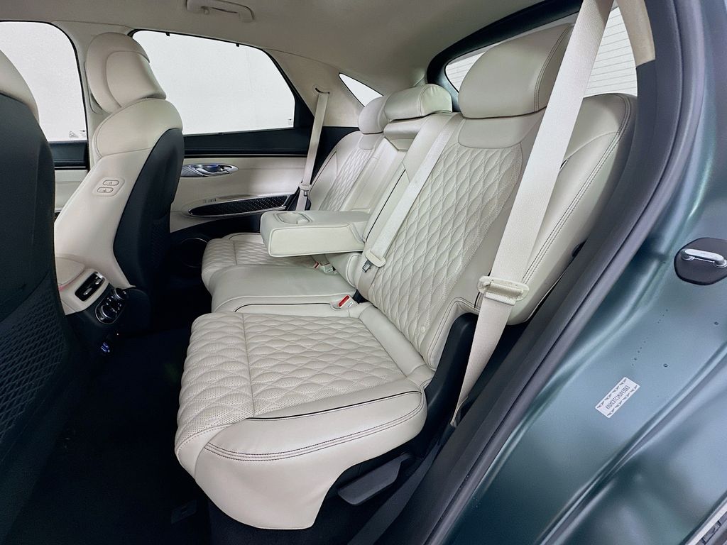 Thumbnail: 2022 Genesis GV70 - 25