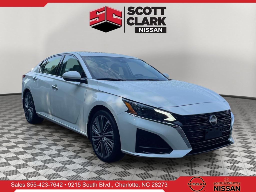 White 2025 Nissan Altima Sedan Front-Wheel Drive Continuously Variable Transmission