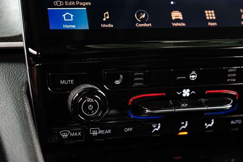 used 2023 Jeep Grand Cherokee car, priced at $34,153