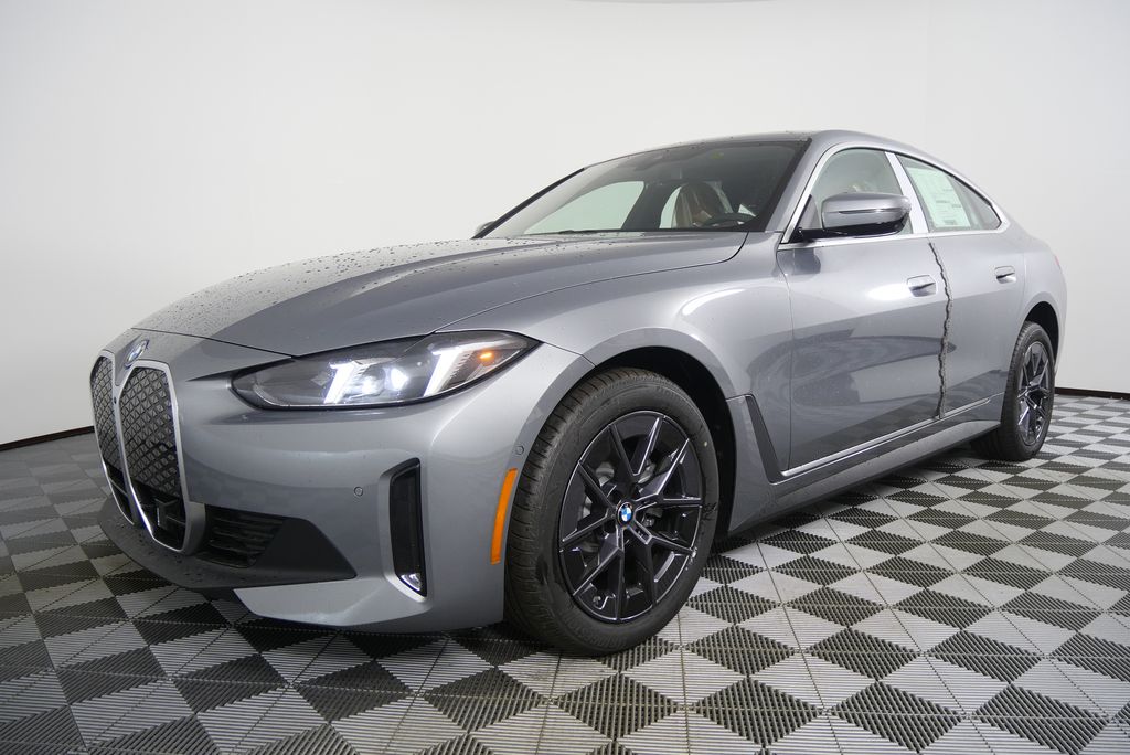 Thumbnail: 2025 BMW i4 - 7