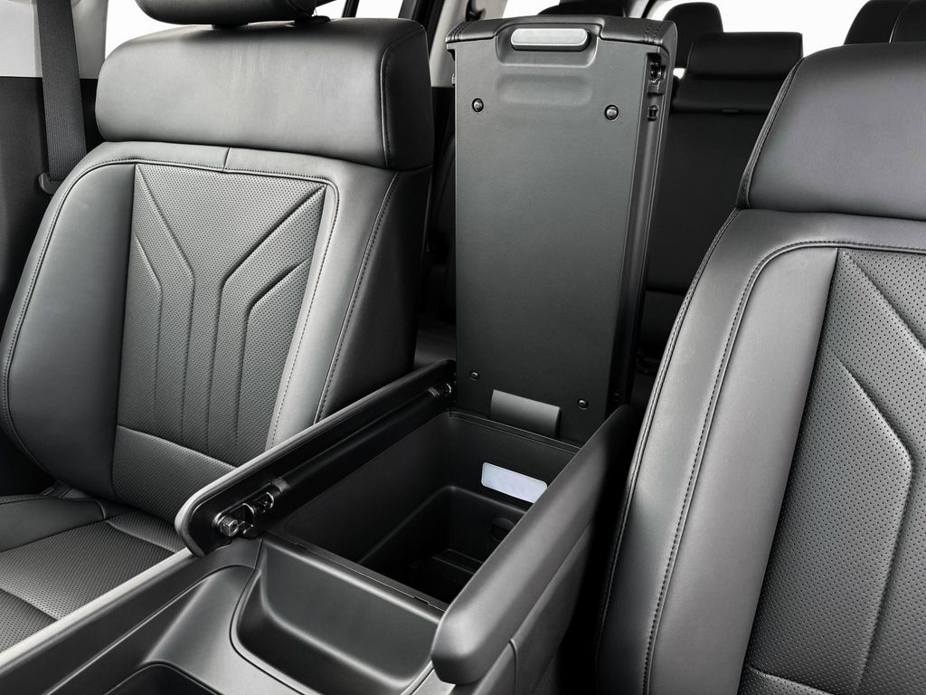 New 2026 Silver Hyundai SEL image 18