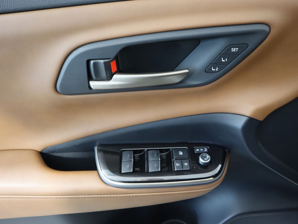 Thumbnail: 2025 Toyota Crown Signia - 24