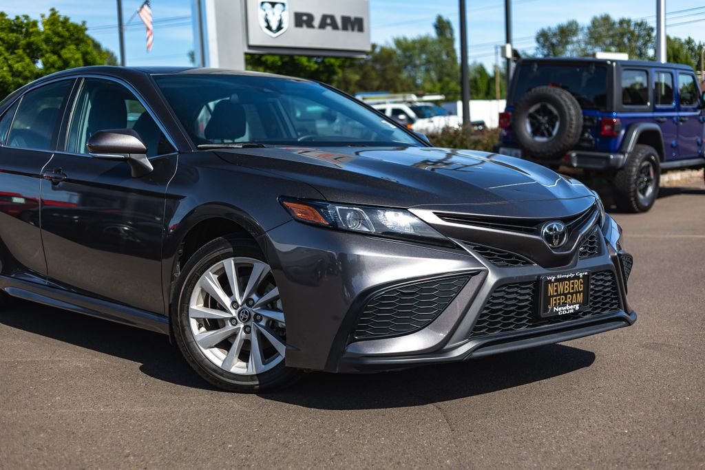 2024 Toyota Camry SE Nightshade thumbnail 3