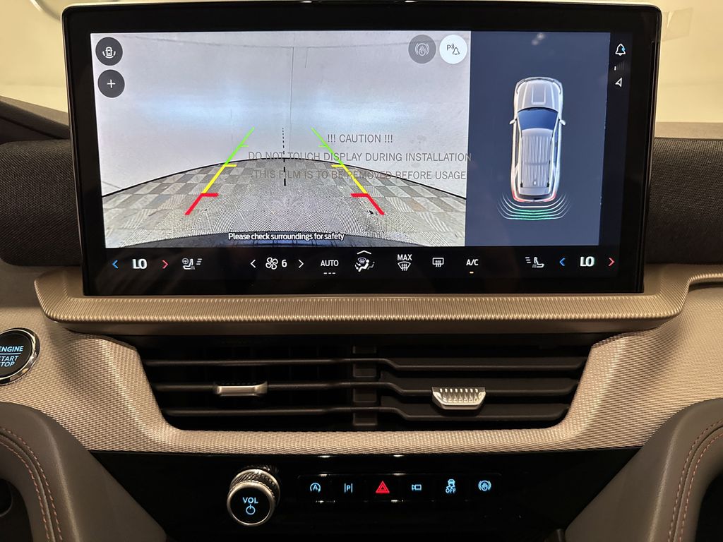 2025 Ford Explorer photo 4
