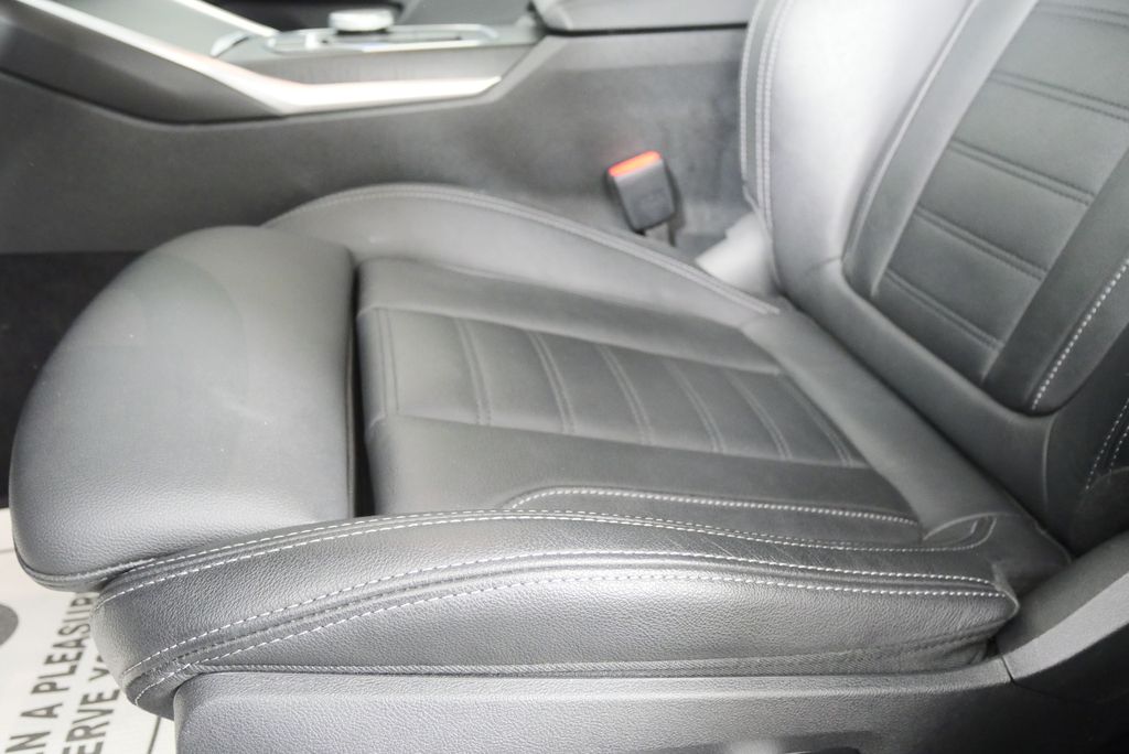 Thumbnail: 2023 BMW i4 - 9