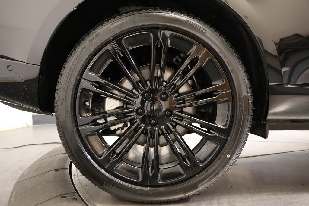 Thumbnail: 2026 Land Rover Range Rover - 11