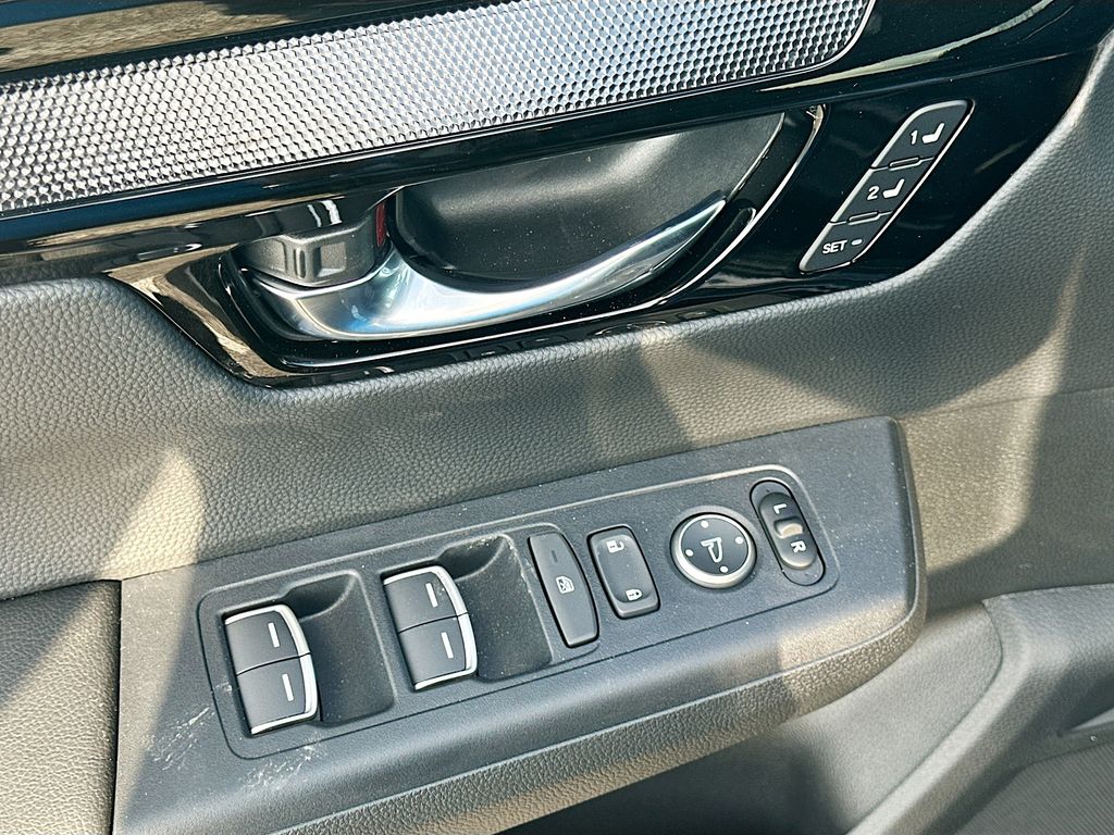 2025 Honda CR-V EX-L 19