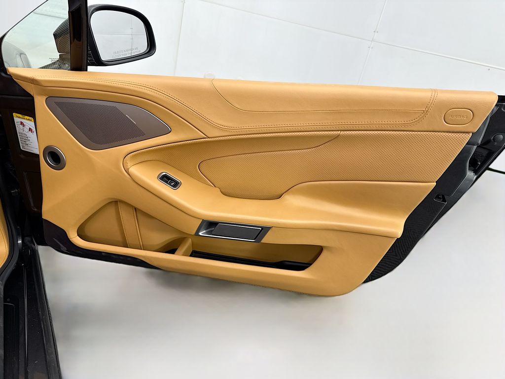 Thumbnail: 2014 Aston Martin Vanquish - 31