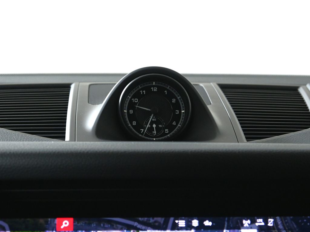 Thumbnail: 2025 Porsche Macan - 22