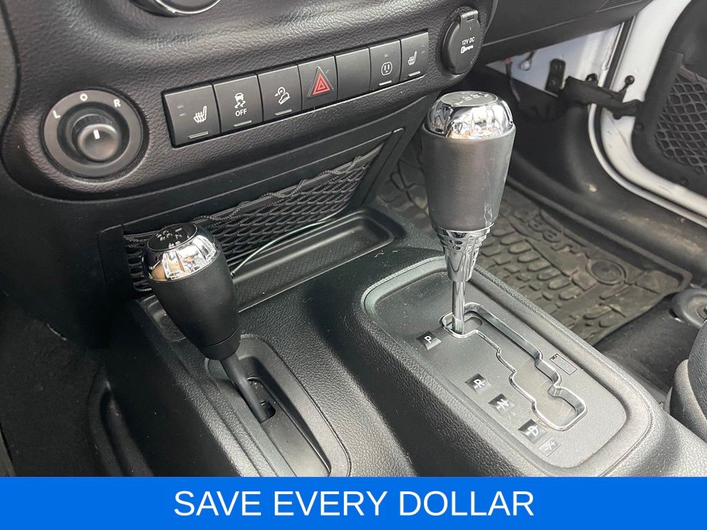 Used 2016 White/off-white Jeep Unlimited Rubicon image 11