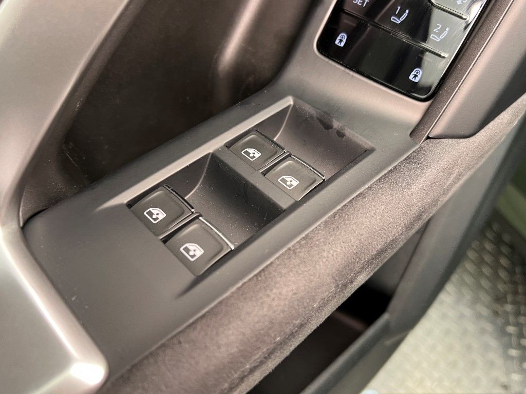 Thumbnail: 2025 Audi SQ5 - 29