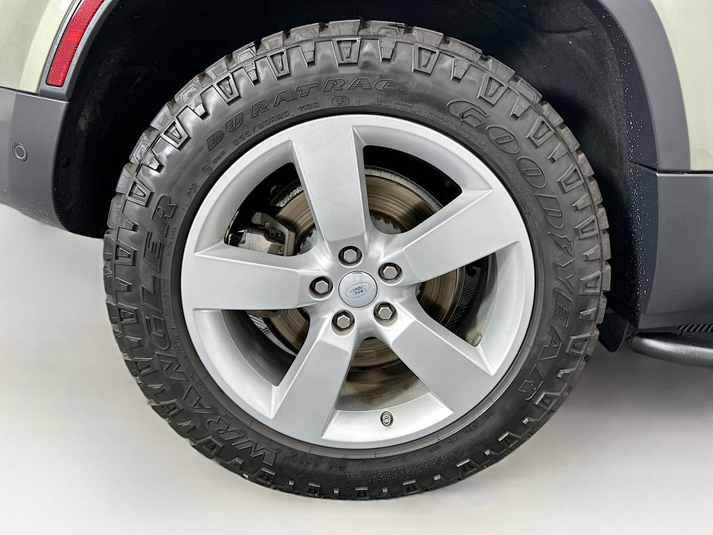 Thumbnail: 2021 Land Rover Defender - 32