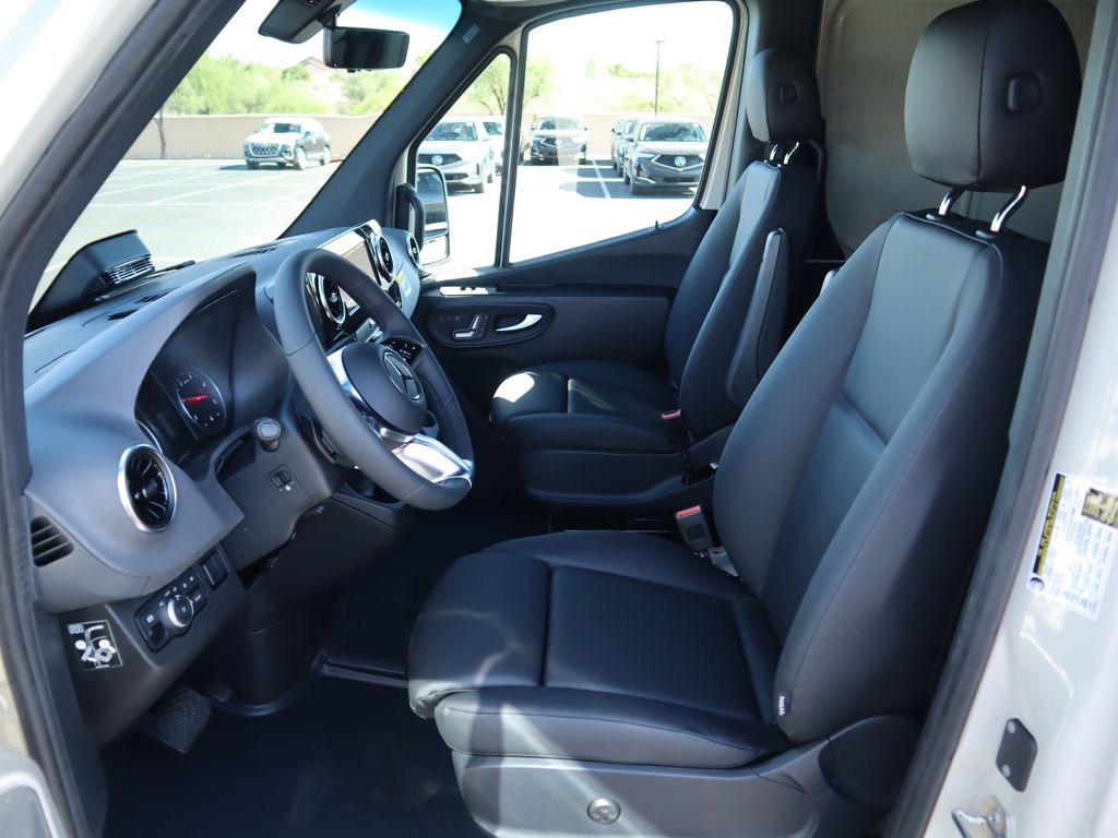 Thumbnail: 2025 Mercedes-Benz Sprinter - 20